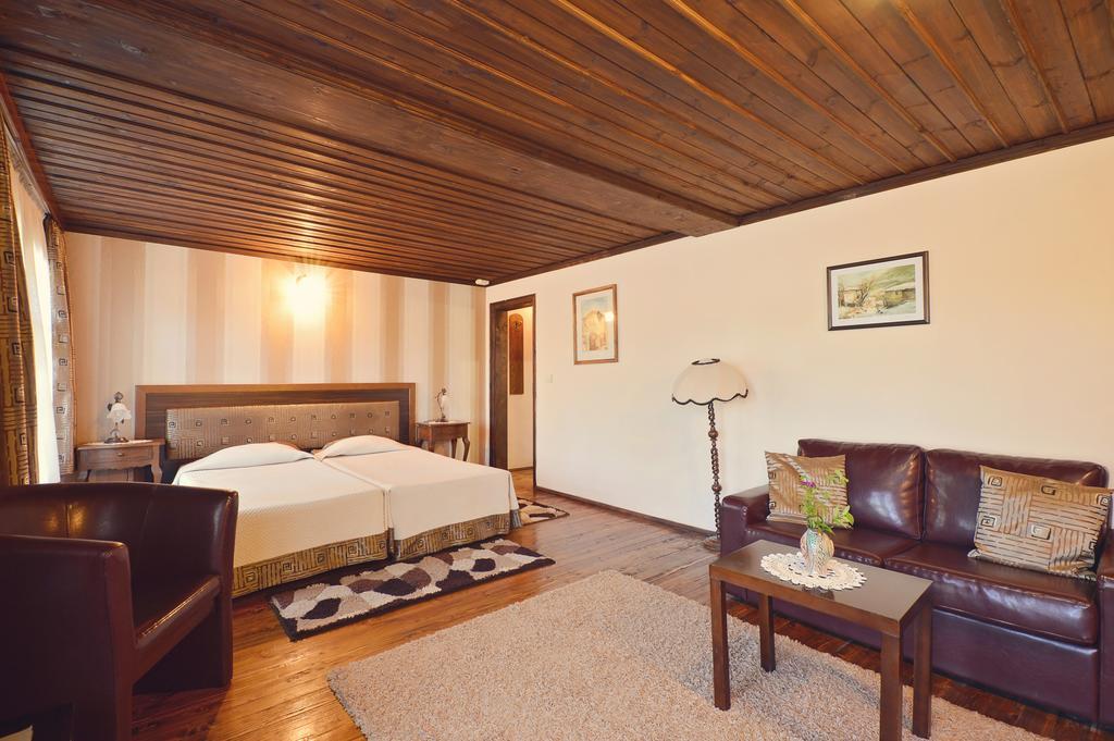 Family Hotel Fenerite Gabrovo Exterior photo