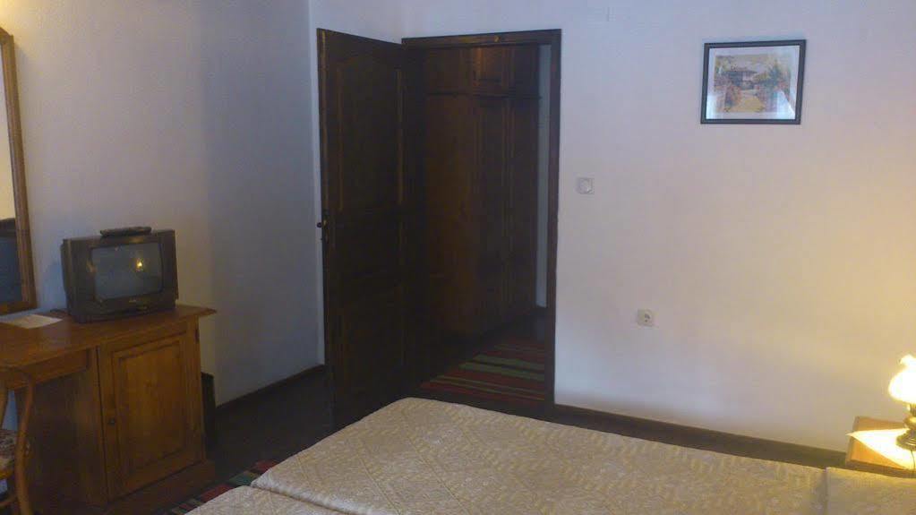 Family Hotel Fenerite Gabrovo Exterior photo