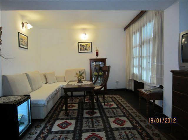Family Hotel Fenerite Gabrovo Exterior photo